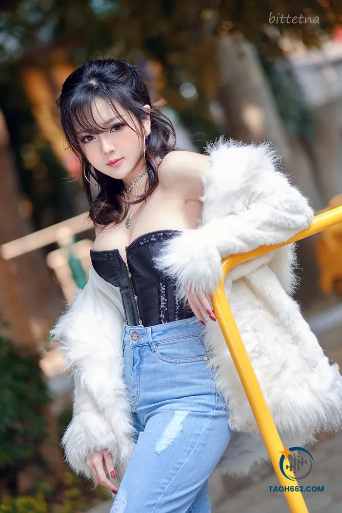 Trang bít tết cosplay