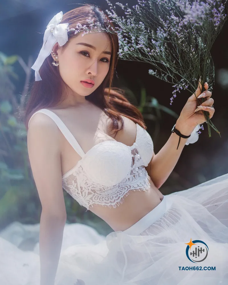 Dj Oxy mặc bikini 17