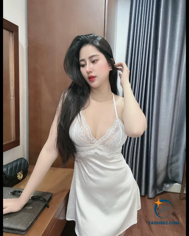 Ảnh girl khoe vòng 1