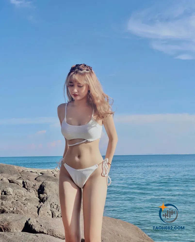 vu thi khanh huyen mac bikini 4