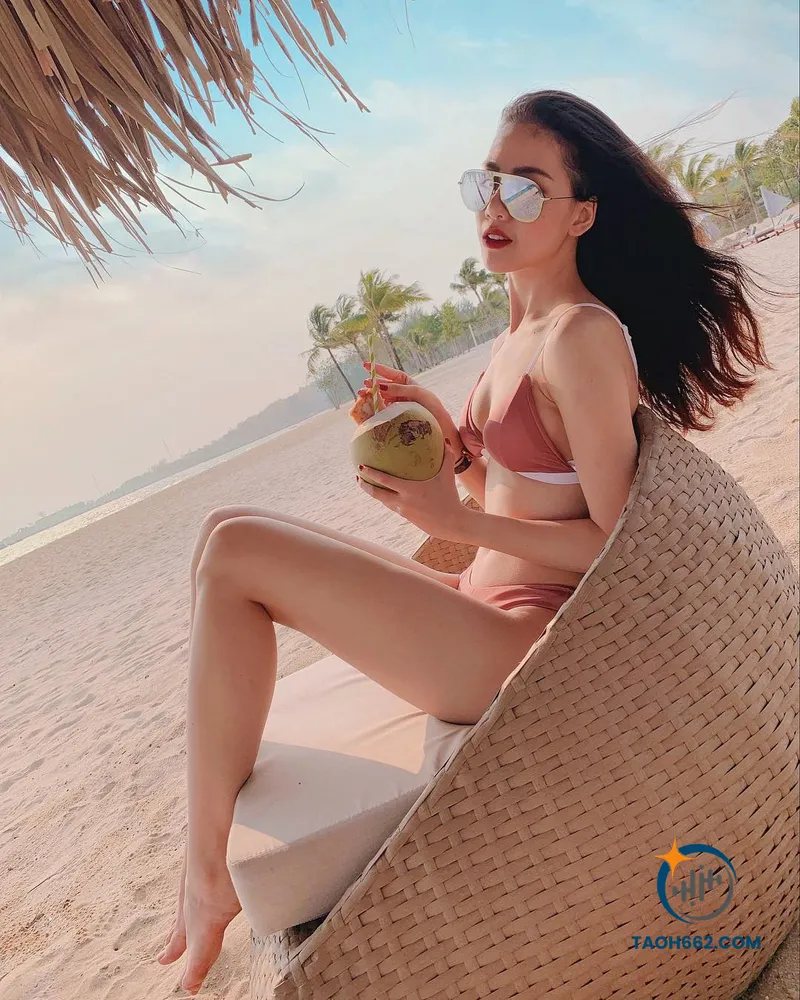 Bùi Quỳnh Nga bikini