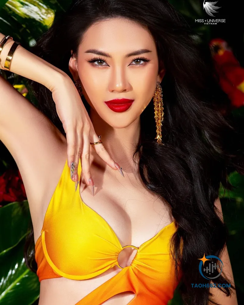 Hình Bùi Quỳnh Hoa sexy 2