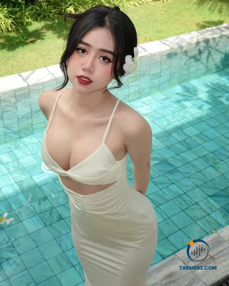 Tiktoker Lê Kim Loan sexy 