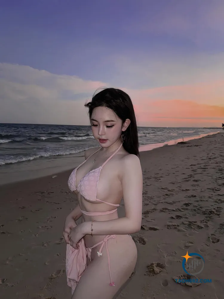 Trần Huyền Châu bikini