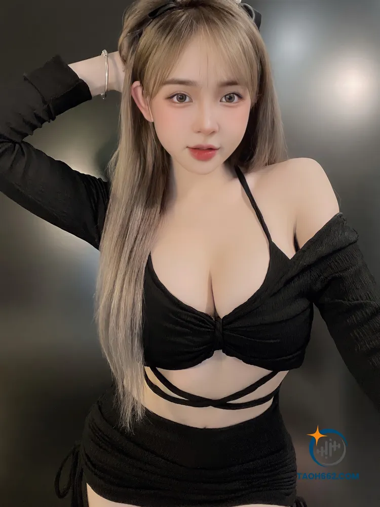 Trần Huyền Châu sexy 3